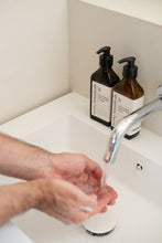 Load image into Gallery viewer, rejuvenating hand & body cleanser
